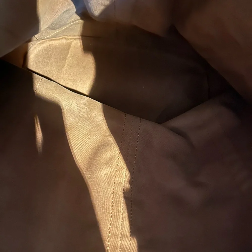 Louis Vuitton Brown Duffel Bag with Iconic Design - Picture 5 of 11